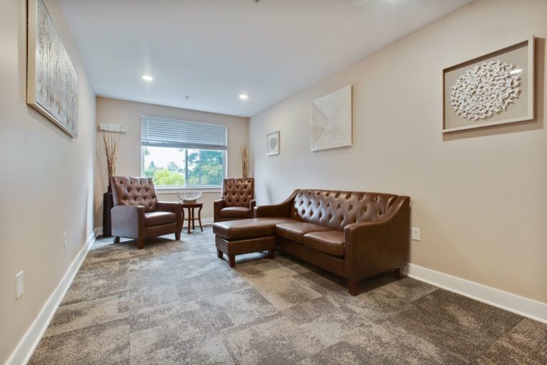 Resident lounge at The View at Manayunk with a leather sofa and armchairs